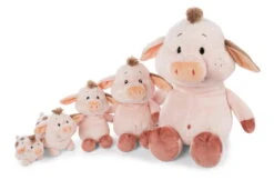 Nici 47794 Schwein Pigwick 51cm Farm Friends Plüsch Kuscheltier Schlenker GREEN -Nici 47790 10 47791 47792 47793 47794 Groessenvergleich 2048x1345