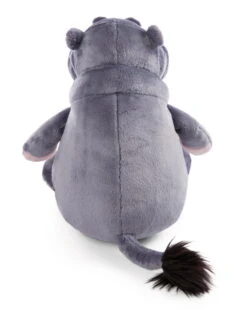 Nici 47980 Nilpferd DJ Nilbert 135cm Sitzend Plüsch Wild Friends GREEN -Nici 47975 03 ZA Frei vorl 1633x2048 1